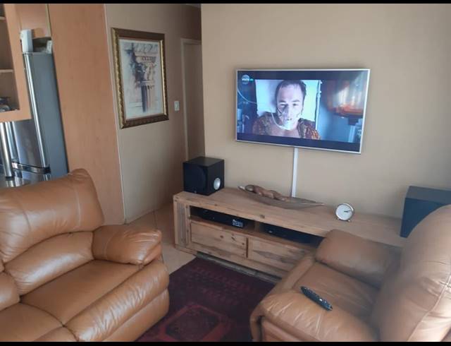 3 BEDROOM HOUSE SOLD IN THE ORCHARDS